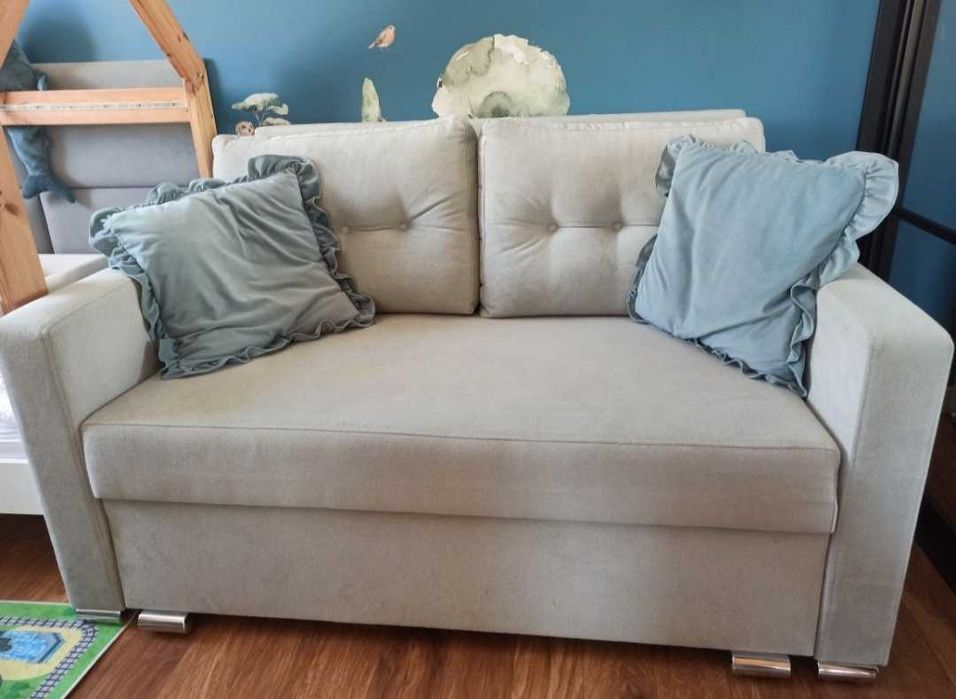 zgrabna sofa z funkcją spania