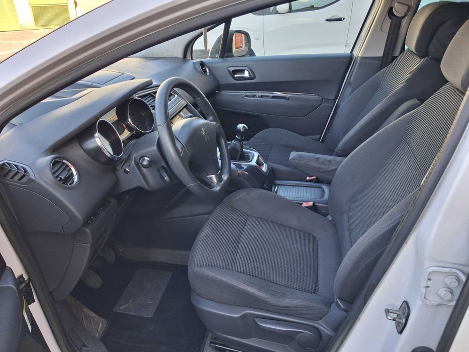 Peugeot 5008 2013