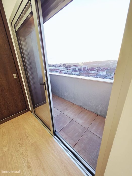 Vende-se T3 semi-novo com 1 ano de uso centro de Oliveira de Azeméis