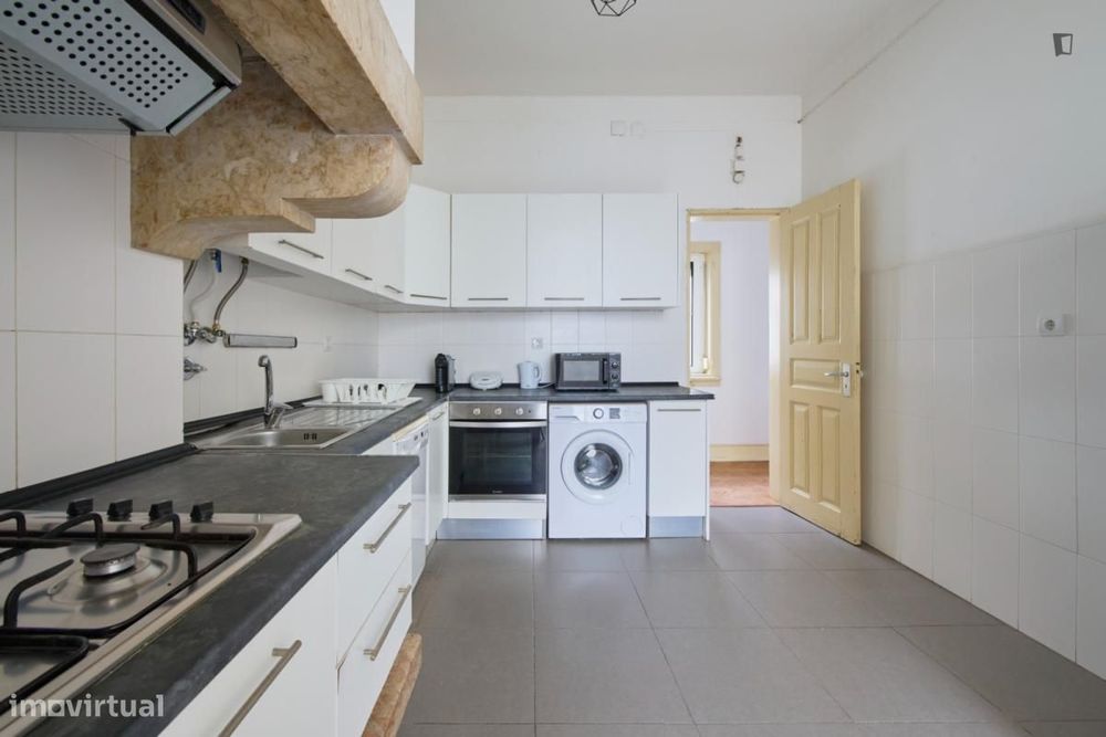 Quarto - localizado em Entrecampos Lisbon