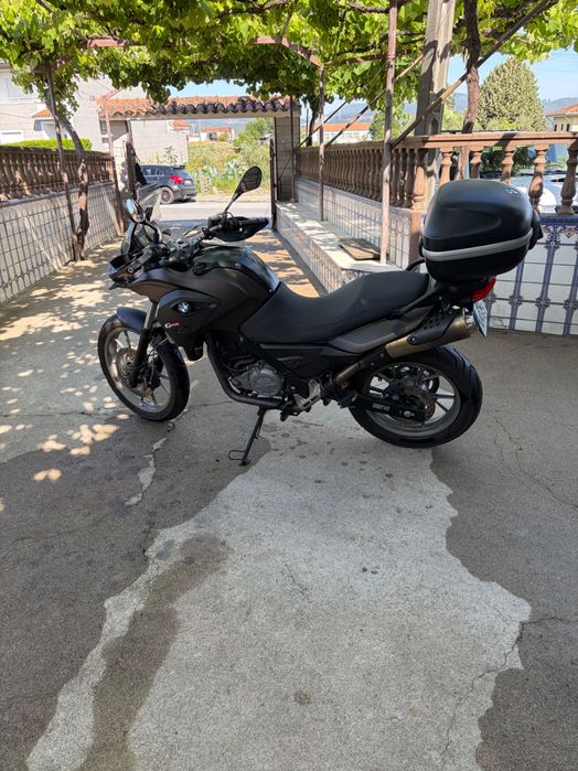 Vendo mota BMW de 2012 em ótimo estado geral