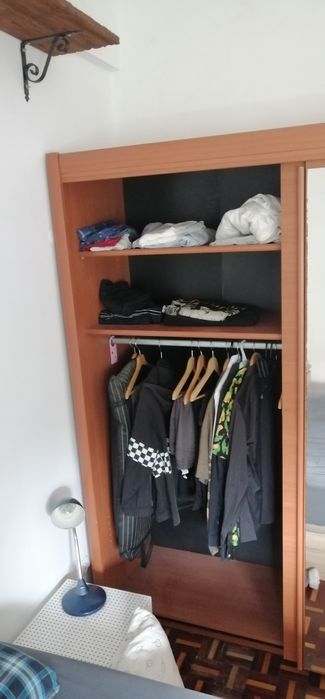 Roupeiro com portas de correr e espelho - 217x200x62cm