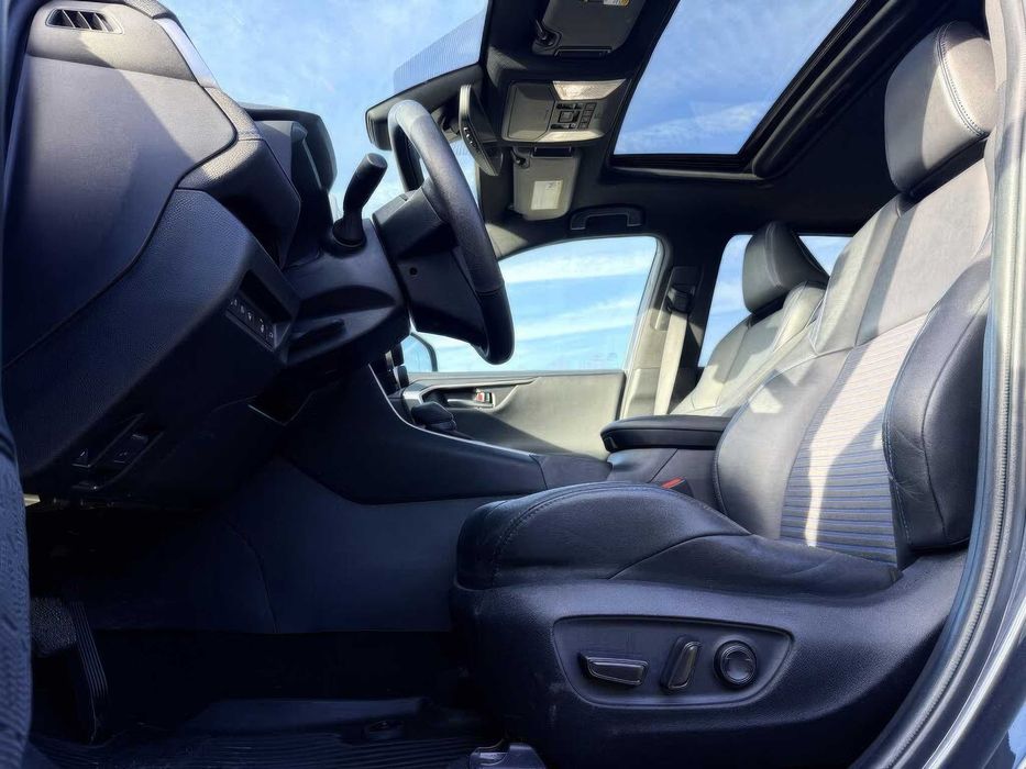 Toyota RAV4 XSE      2022