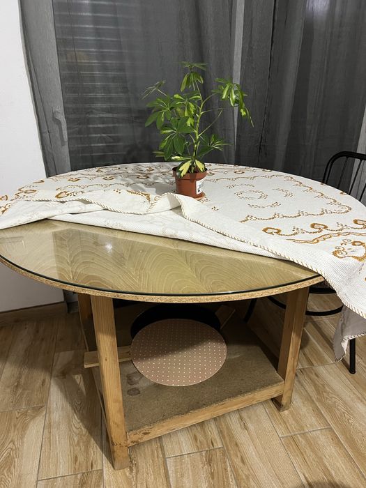 Vendo Mesa com Tampo de vidro