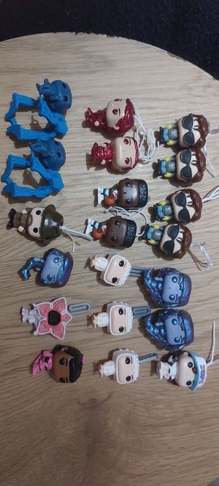 Kinder joy stranger things e playmobil DC