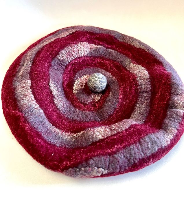 Берет жіночий з помпоном, валяна вовна, ручна робота, 60р