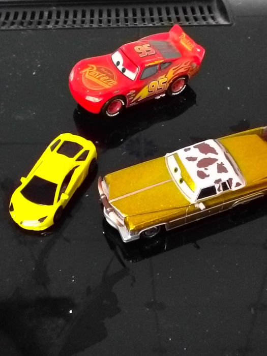 Miniaturas de esqueiros personalizados entre outros