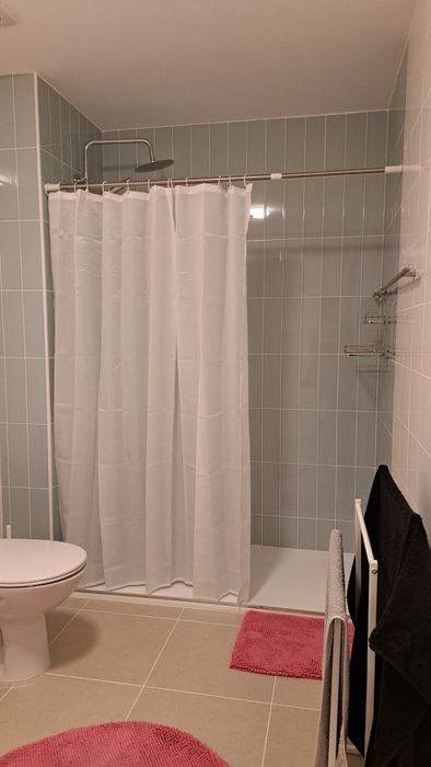 Quarto com cama dupla em T3  com sala