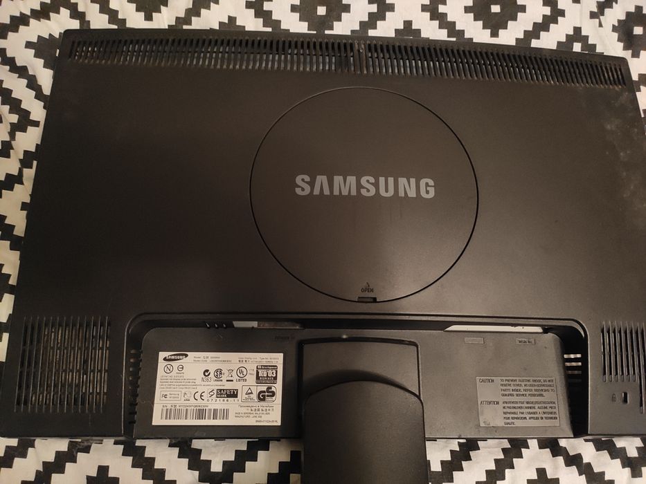 Монитор Самсунг 22