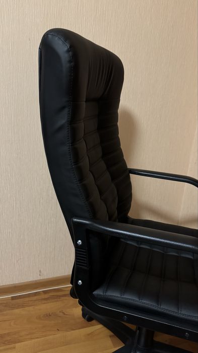 Крісло офісне в ідеальному стані