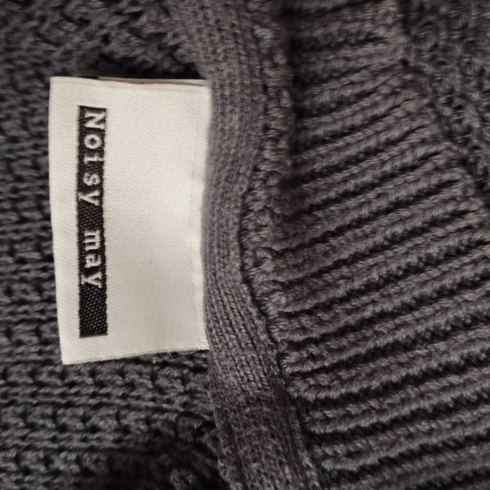 Sweter damski Noisy May S szary grafitowy miękki wygodny