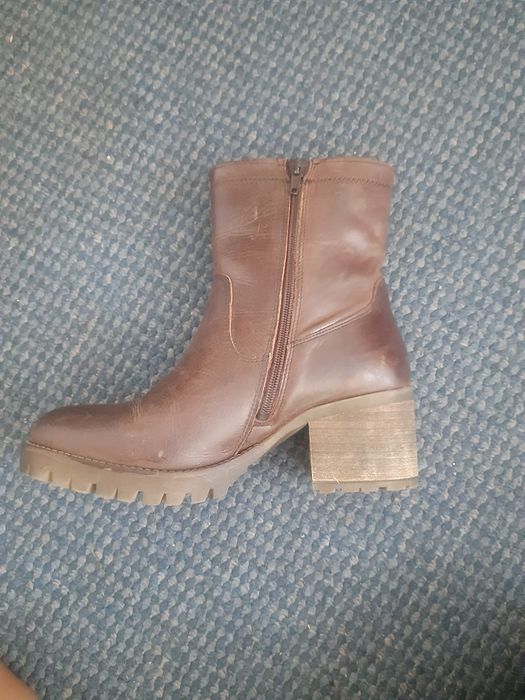 Botki Bullboxer 38