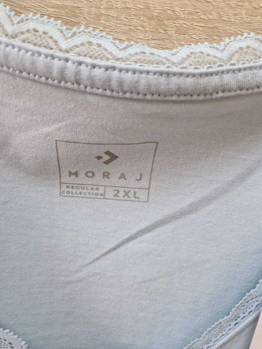 NOWA prosta jasnoniebieska koszulka z dekoltem V i koronką Moraj 2XL