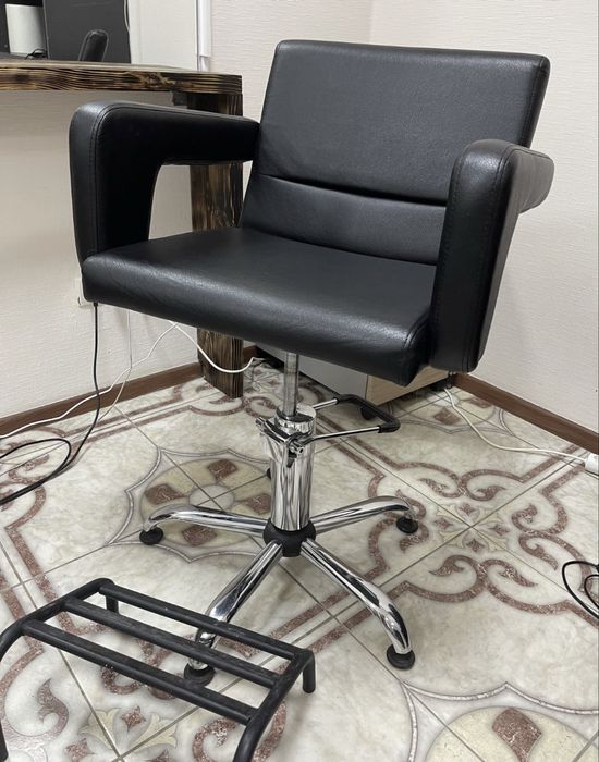 Крісло перукарське Фламінго на гідравліці, нові, в наявності