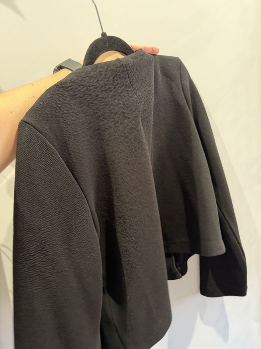 Bolerko czarne  dziewczęce rozmiar xs/s 152cm/12 lat