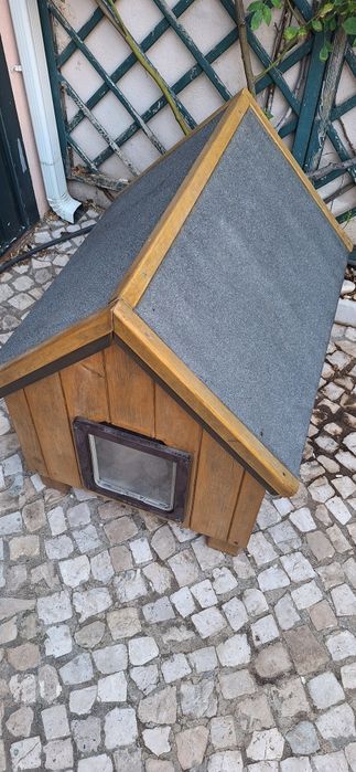 Casota de cão em madeira