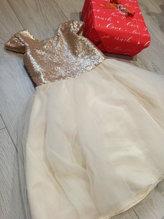 Нарядне плаття для дівчинки