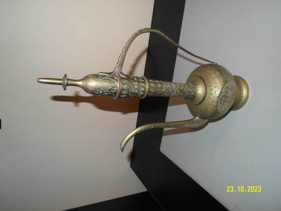 Orientalny mosiężny dzbanek