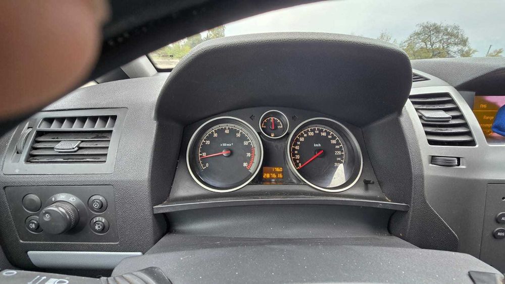 авто Opel Zafira B