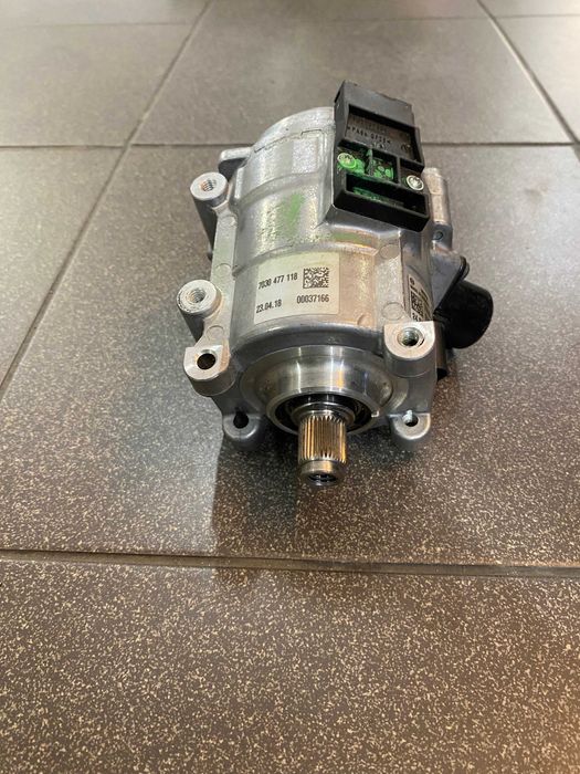 Silnik kolumna aktywnego układu kierowniczego AUDI A8D5 A6C8  8W0927