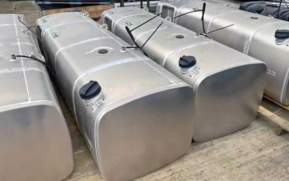 Продам бак DAF 105.900.л.