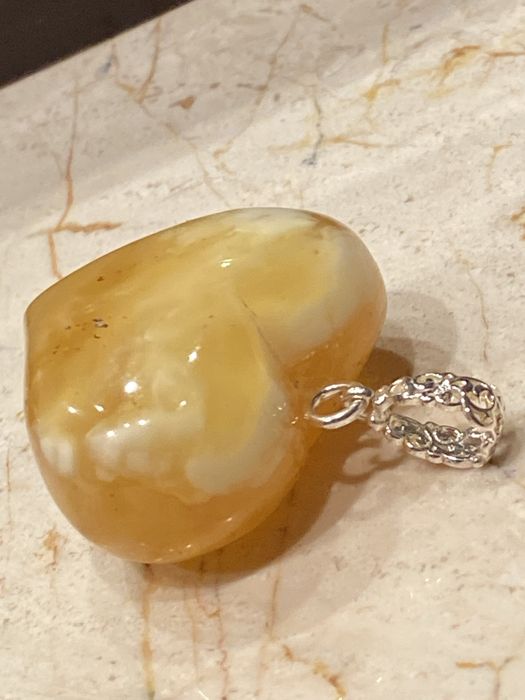 Bursztyn bałtycki wisior , serce