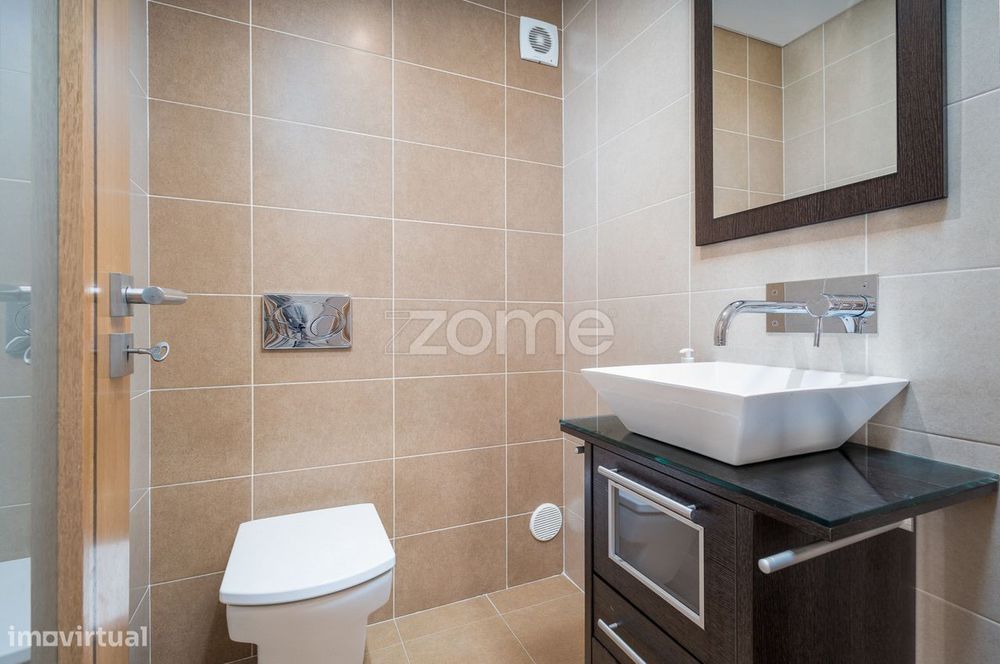 Apartamento T4 no Arneiro | Vista mar, 2 Suites e Estacionamento