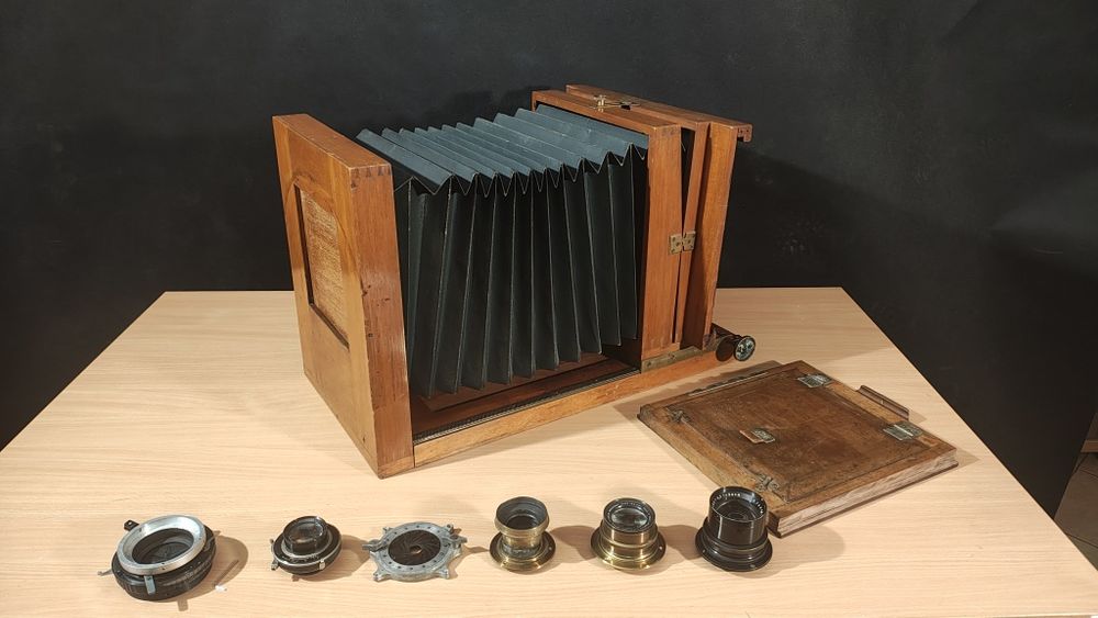 stary aparat wielkoformatowy drewniany miechowy studyjny