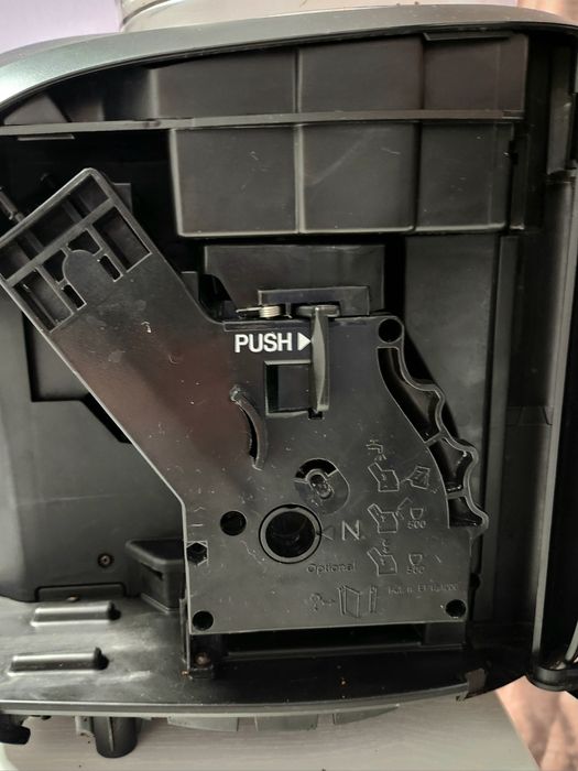 Автоматична еспресо- кавоварка Philips Saeco Xsmall HD8743/11 Італія