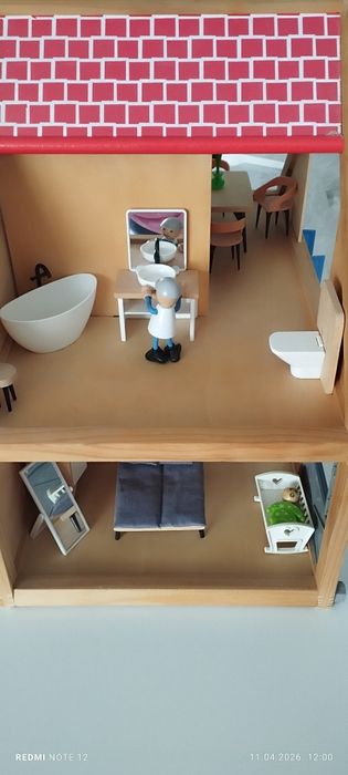 Domek drewniany piętrowy z wyposażeniem