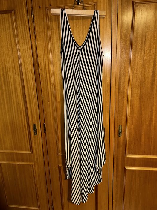 Vestido, blusa, macacão e vestido comprido