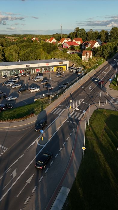 Działka z budynkiem handl.-uslug. przy DK63 Mazury