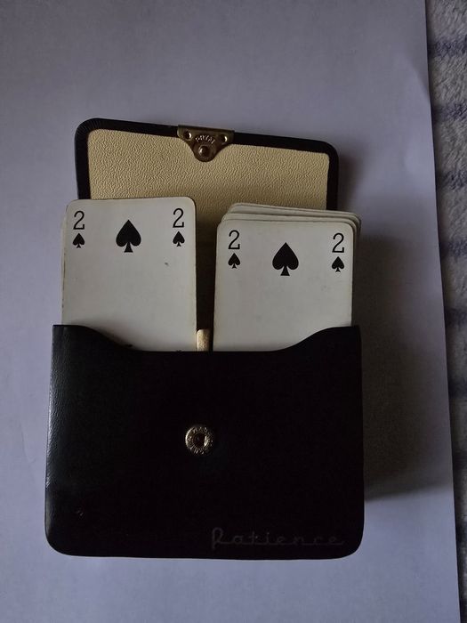 Baralho de cartas piquenas antigas