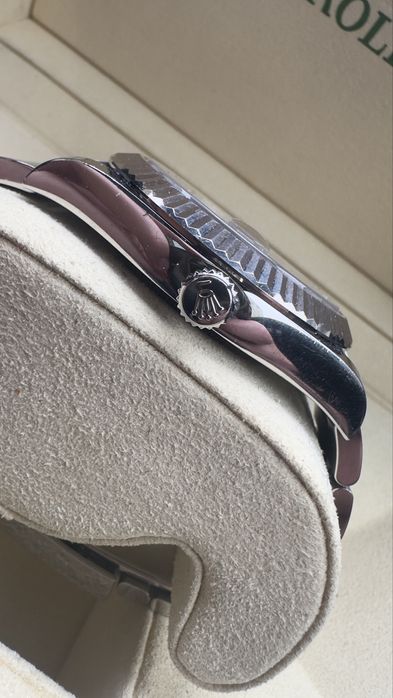 Rolex Date Just 41mm rhodium dial