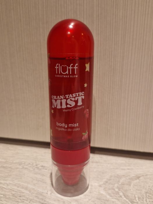 Mgiełka żurawina Fluff i kosmetyczka