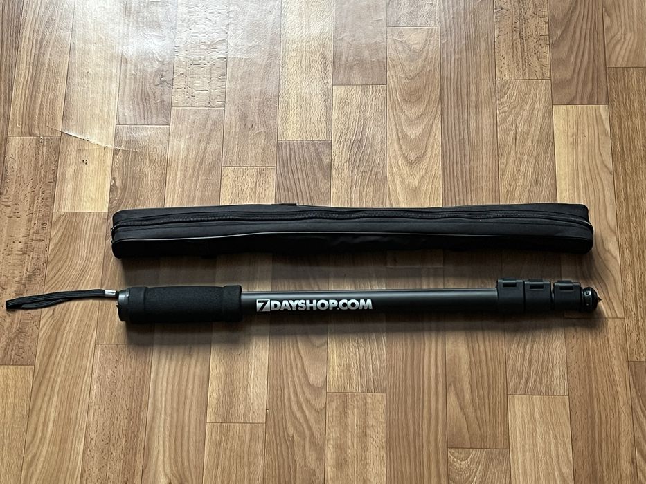 Монопод-держатель 7 DAYSHOP. Телескопический. Новый, в родном чехле.