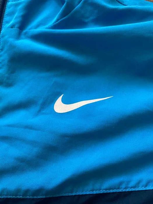 Kurtka Nike niebiesko-granatowa z kapturem – rozm. 152-158cm