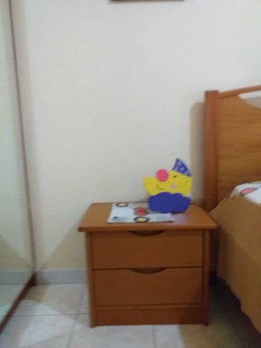 Mobília quarto solteiro (cama, mesa de cabeceira)