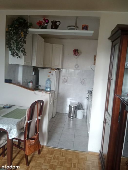 Wygodne mieszkanie z piwnicą w Wawrze