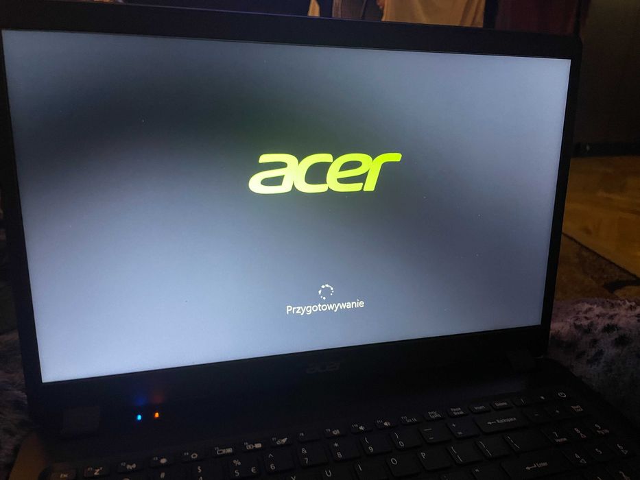 Acer Aspire 3  laptop , jak nowy , oryginalny karton