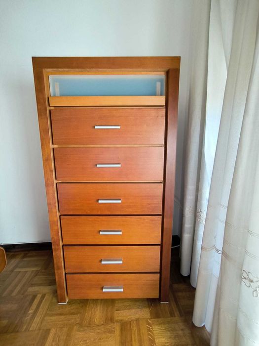 cama king size com mesinhas de cabeceiras e camiseiro