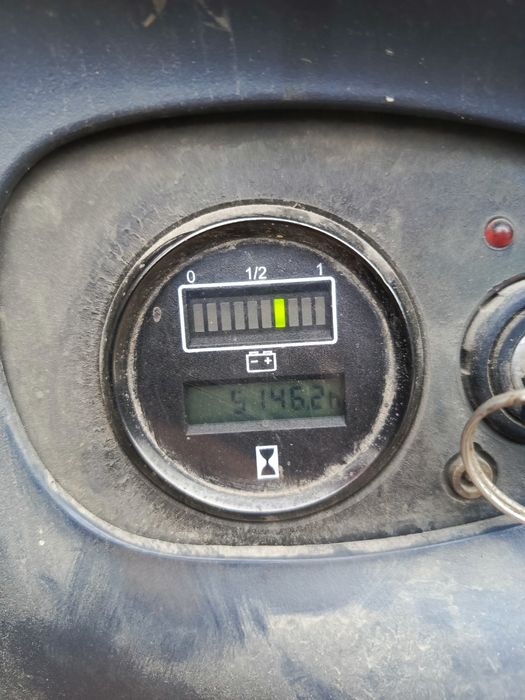 Paleciak elektryczny z masztem 24v