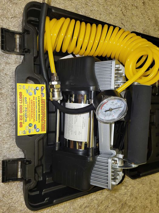 Двухпоршневой компрессор автомобильный с комплектом ремонта  в кейсе