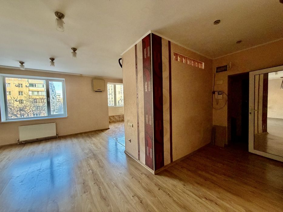 Продам трехкомнатную квартиру в кирпчном доме .Выгодная цена! Газ.