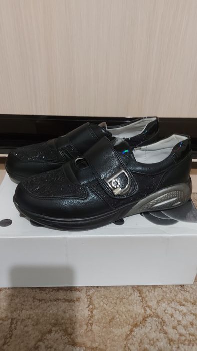 Туфлі- кросівки для дівчинки