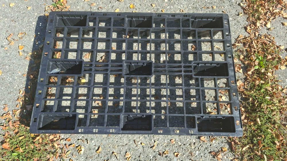 Palety 120x80 plastikowe ażurowe kratowe Europalety Mocne