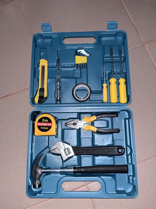 Набір інструментів у кейсі для дому/авто (є невеликі пошкодження)