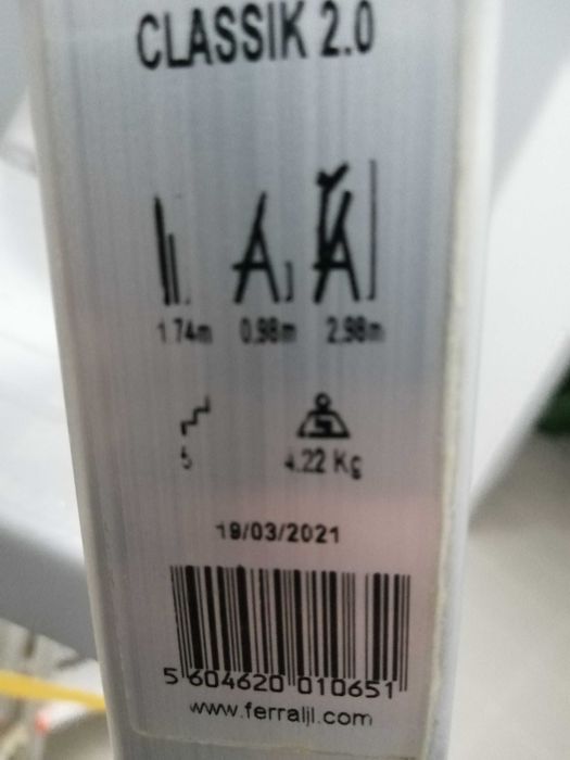 Escadote multiusos em alumínio praticamente Novo!*