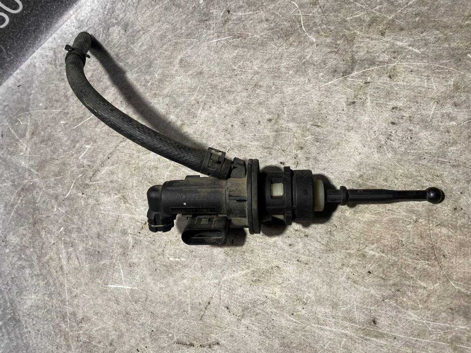 Датчик положення педалі зчеплення жабка VW Passat B7 1K0927810D