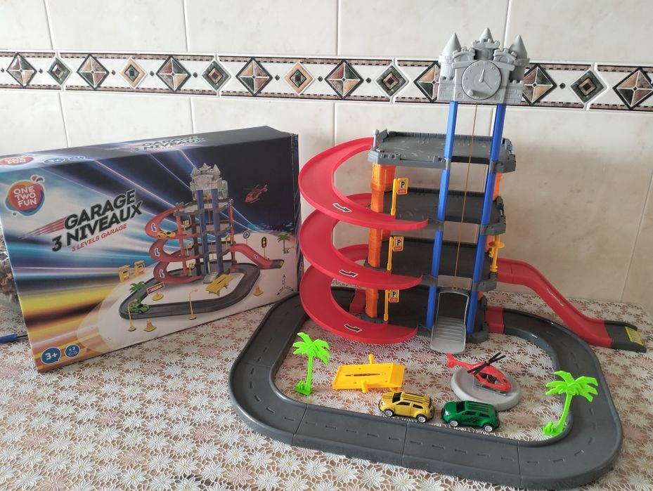 Garagem de brinquedo